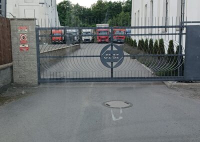 Brány a vrata na míru pro firemní areál – David Tymel, Kovovýroba Ostrava
