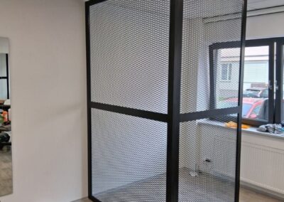 Doplňky a zakázková výroba na míru pro kovovou příčku a technické oddělení prostoru – David Tymel, Kovovýroba Ostrava