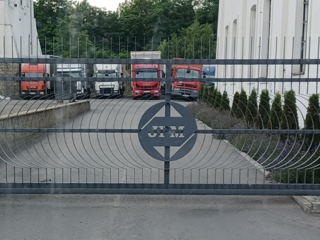Posuvná kovová brána na míru pro firemní areál – realizace David Tymel, Kovovýroba Ostrava